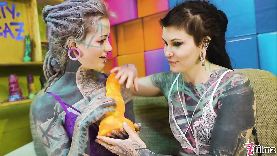 Lustful Inked Babes Anuskatzz And IlluZ Love Anal Penetration Gay Porn With Plot