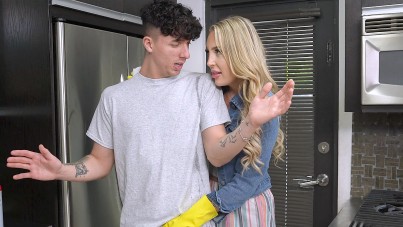 Harper Hill Sorry Son, But I’m Hungry For Cock Sweaty Bodies Vintage Incest Porn